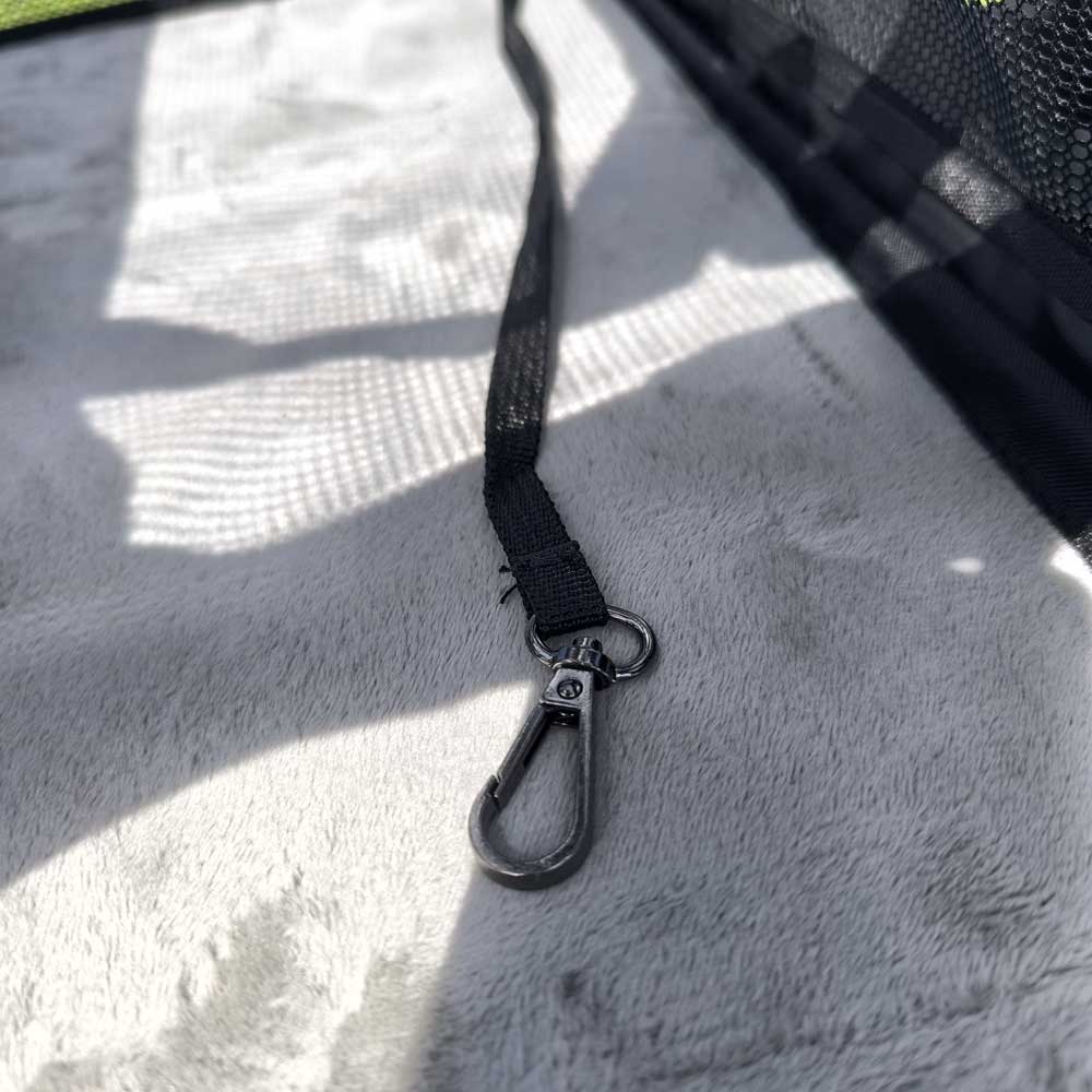Built-in leash prevents escape
