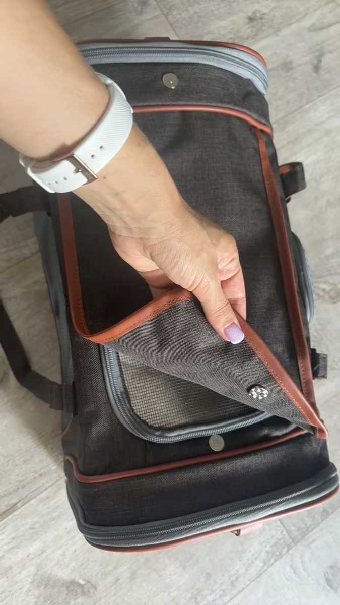 Delta airlines pet carrier 46 x 28 x 28 cm (18” x 11” x 11”) in-cabin under seat