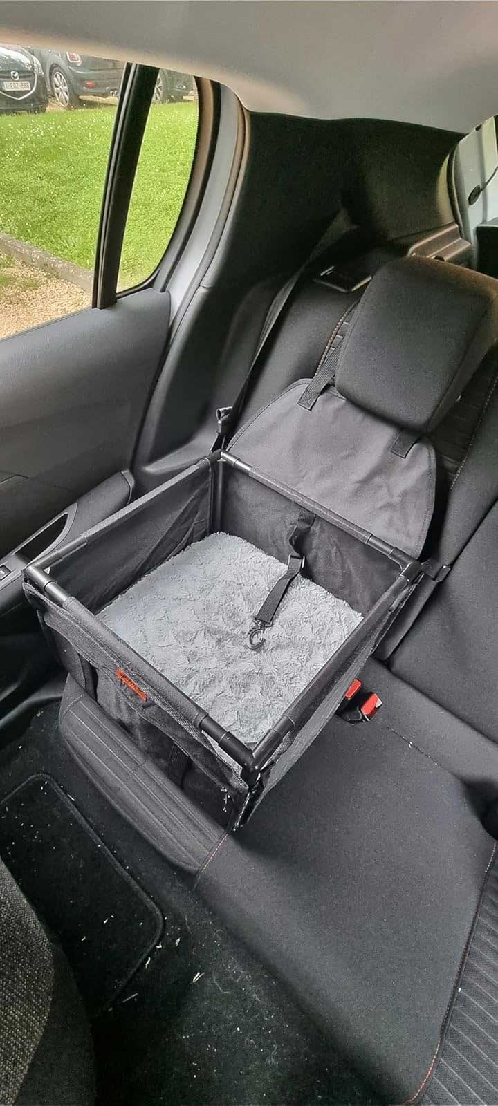 Car seat for small dogs up to 6kg, Dog seat with sturdy PVC frame