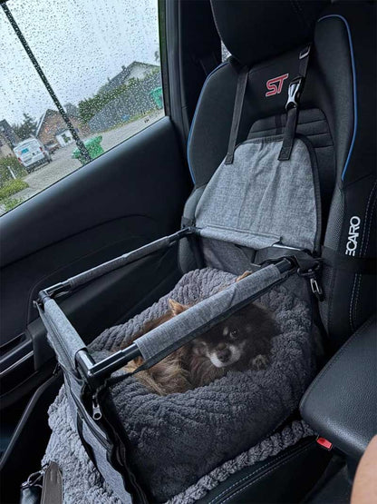 Car seat for small dogs up to 6kg, Dog seat with sturdy PVC frame