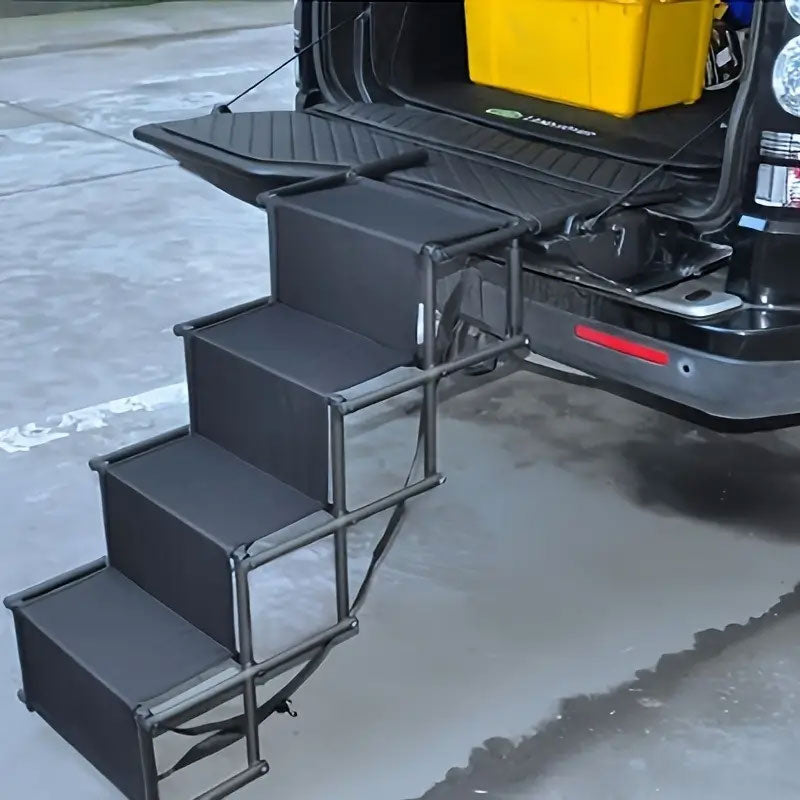 This dog stepladder is suitable for an SUV