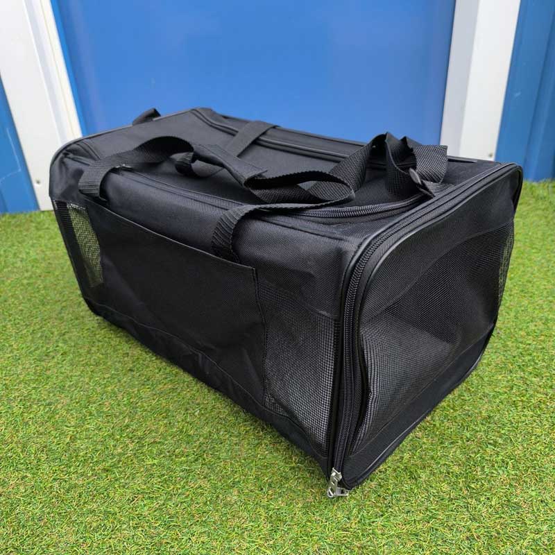 KLM pet carrier for the cabin, dimensions 46 x 28 x 24 cm, approved travel carrier size for small dogs and cats.