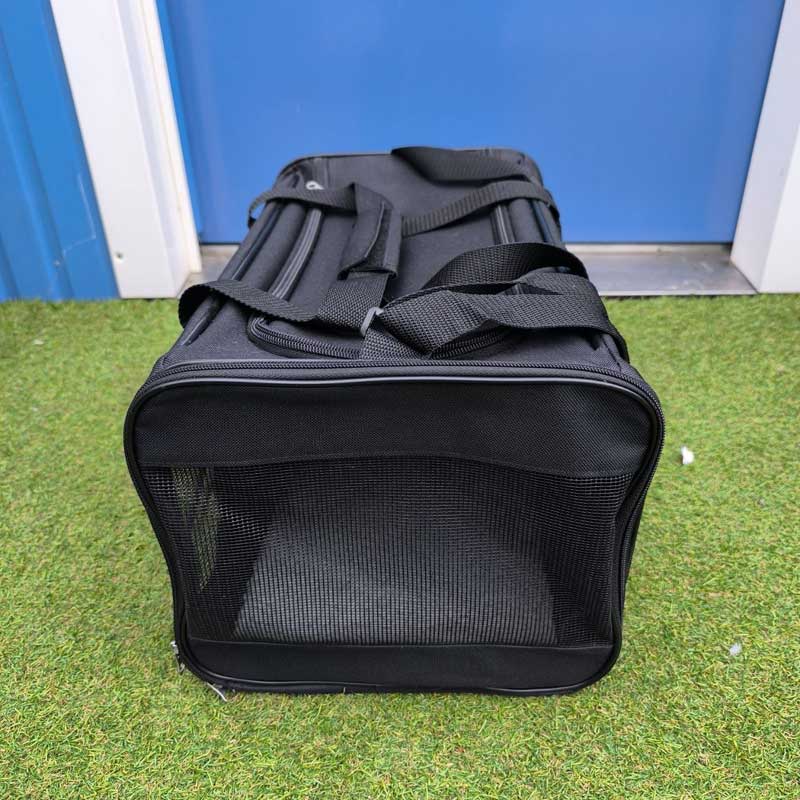 KLM pet carrier for the cabin, dimensions 46 x 28 x 24 cm, approved travel carrier size for small dogs and cats.