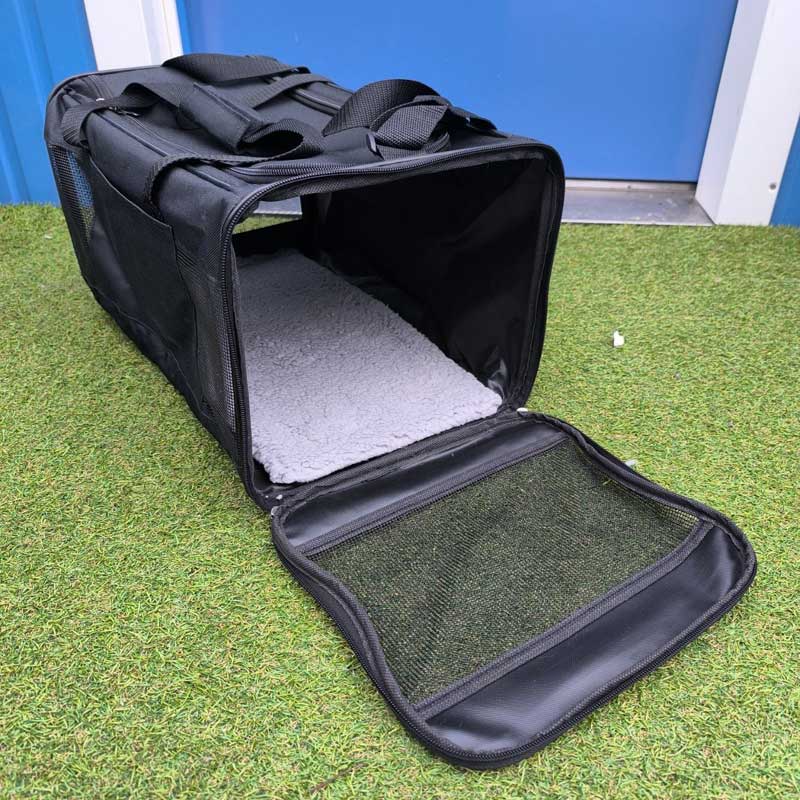 KLM pet carrier for the cabin, dimensions 46 x 28 x 24 cm, approved travel carrier size for small dogs and cats.