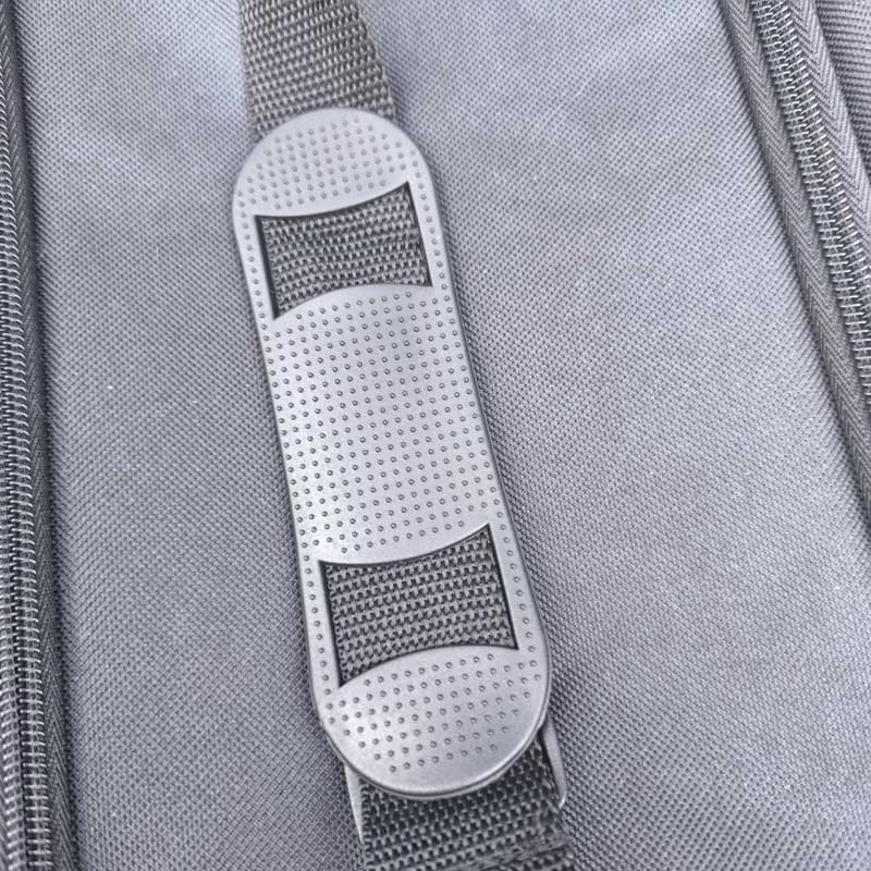 KLM pet carrier for the cabin, dimensions 46 x 28 x 24 cm, approved travel carrier size for small dogs and cats.