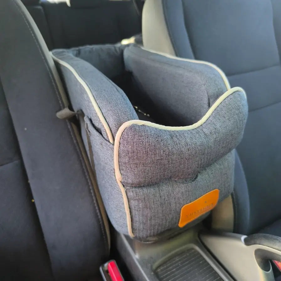 Car seat dog center console 48x25x21, up to 6 kg