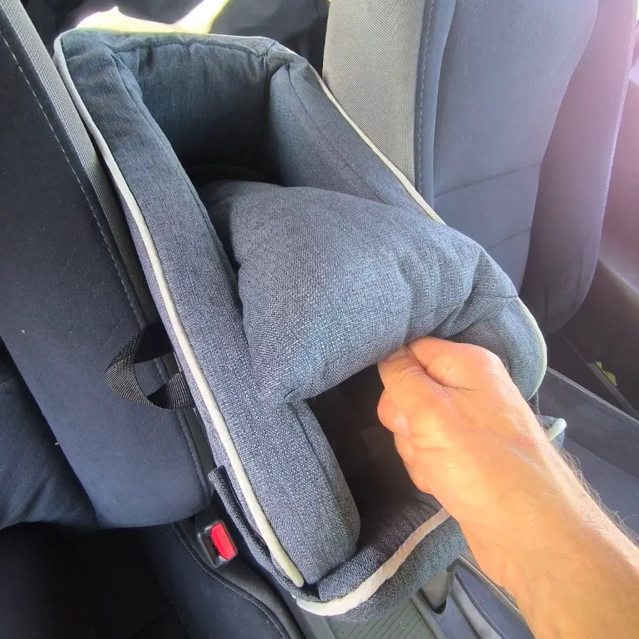 Car seat dog center console 48x25x21, up to 6 kg