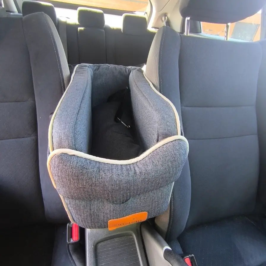 Car seat dog center console 48x25x21, up to 6 kg